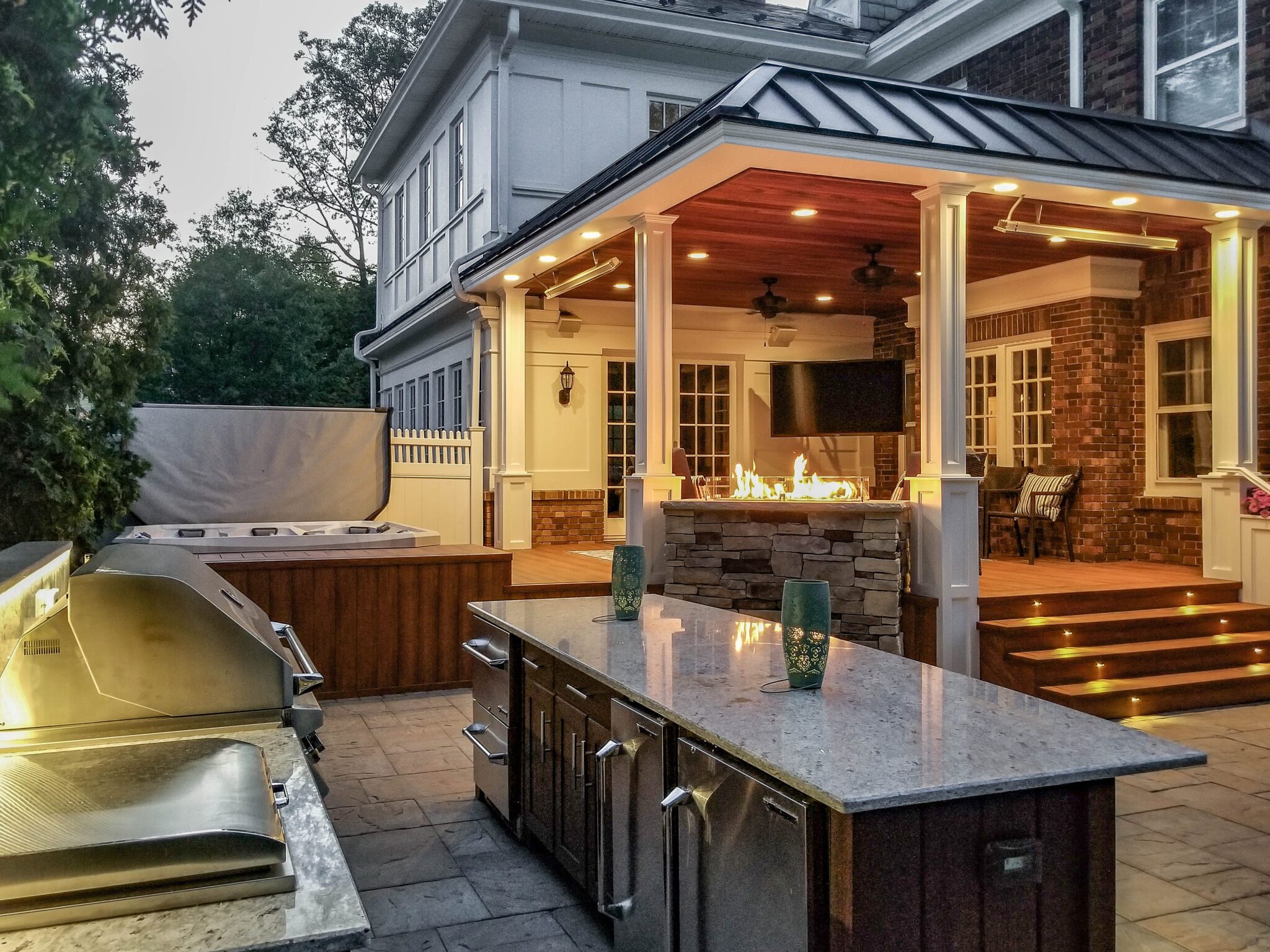 Why Choose Deck Remodelers As Your Backyard Designer?