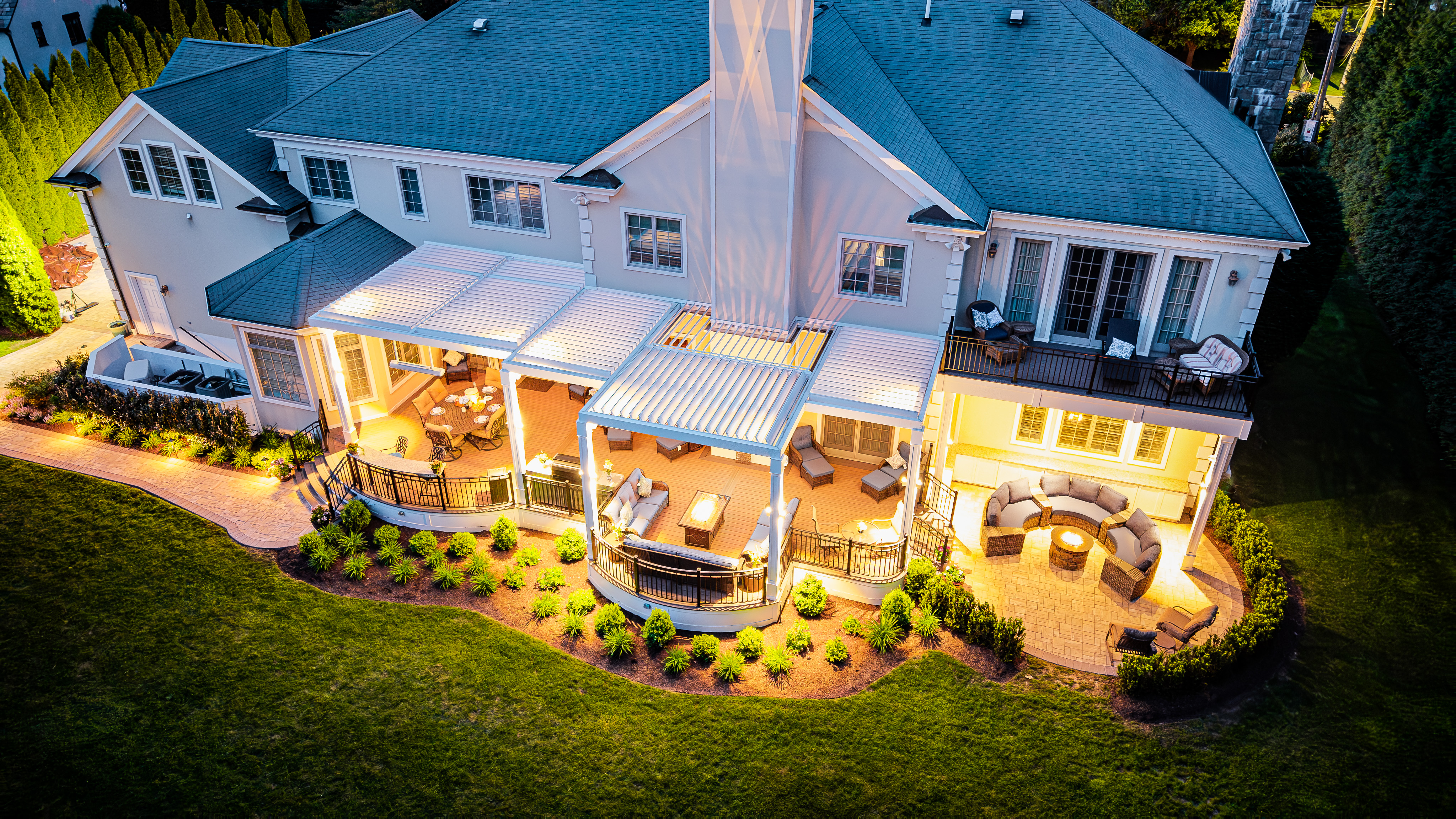 10 Inspiring Louvered Roof Designs for Every Backyard Style